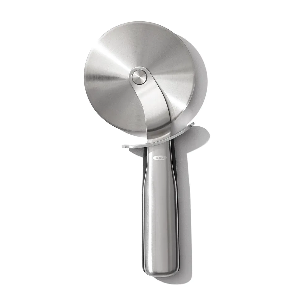 oxo-steel-roulette-pizza-acier-inoxydable-10-cm-grande-lame-avec-prot-ge-pouce-e image 1