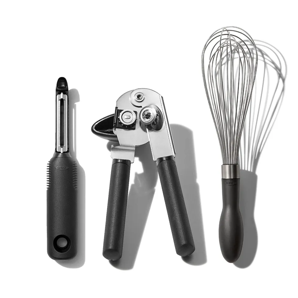 oxo-good-grips-lot-de-3-ustensiles-de-cuisine-plucheur-pivotant-ouvre-bo-tes-poi image 1