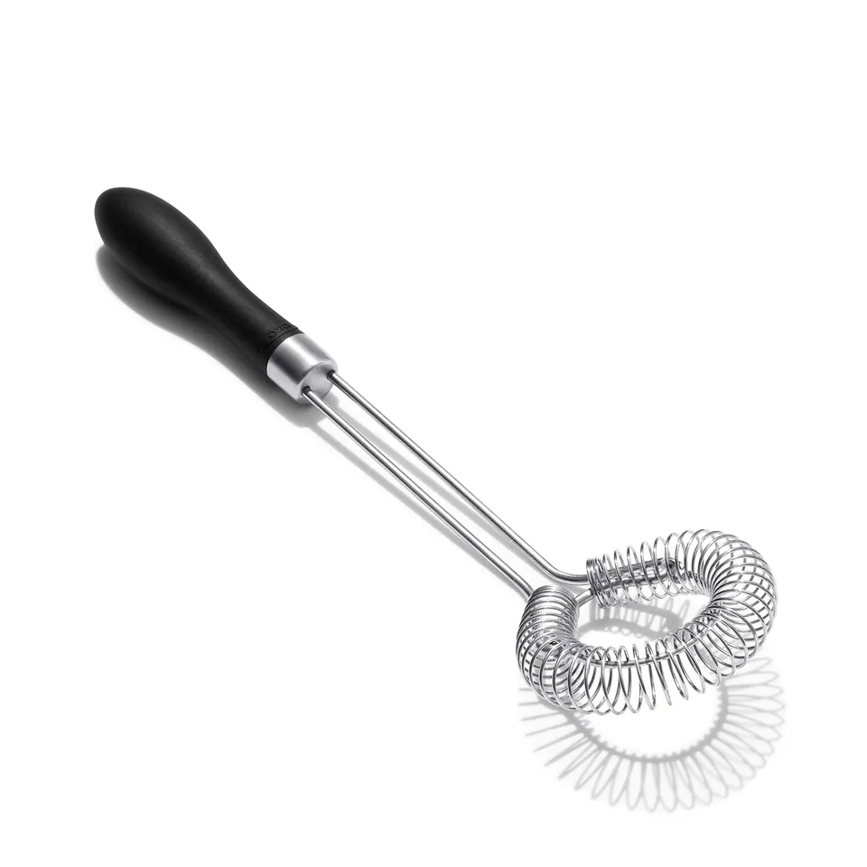 oxo-good-grips-fouet-sauce-et-jus-de-cuisson-t-te-inclin-e-en-acier-inoxydable-m image 1
