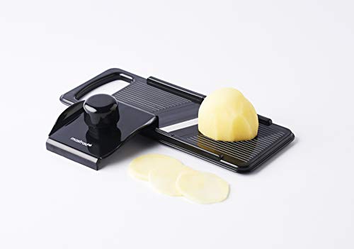 mastrad-mini-mandoline-noire-lame-fixe-inox-tranches-fines-et-r-guli-res-poussoi image 7