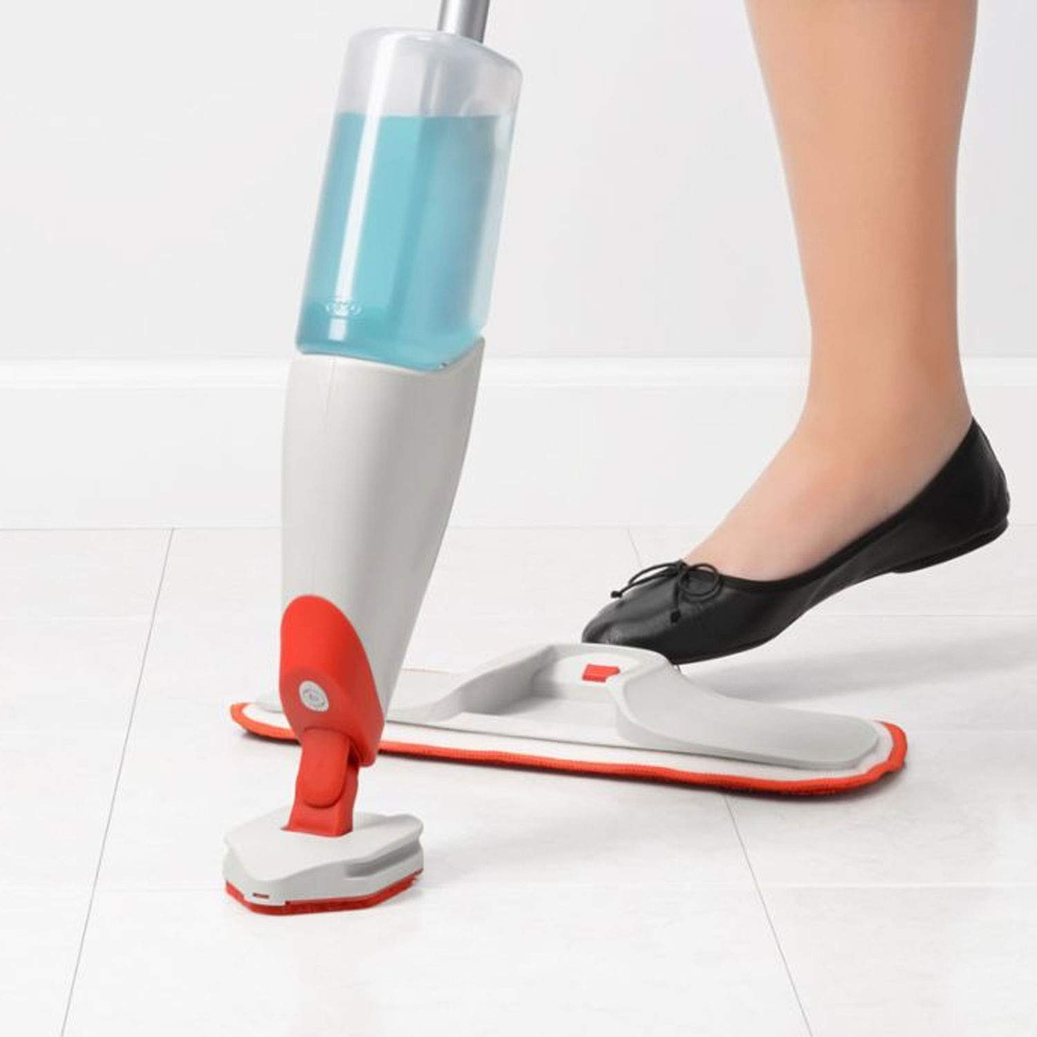 oxo-good-grips-balai-vaporisateur-en-microfibre-avec-grattoir-escamotable-t-te-p image 3