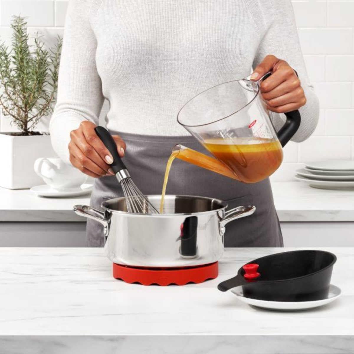 oxo-good-grips-s-parateur-de-graisse-1-litre-bec-obturateur-tamis-int-gr-graduat image 5