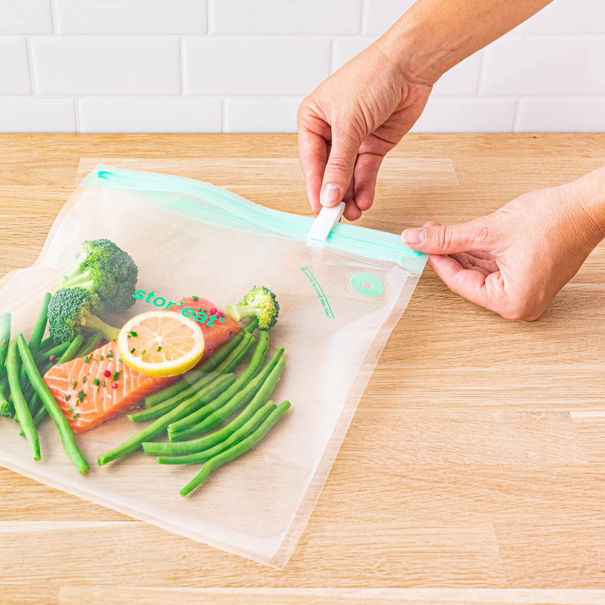 mastrad-stor-eat-sac-sous-vide-r-utilisable-lot-de-10-sacs-26-x-28-cm-3-l-avec-d image 3