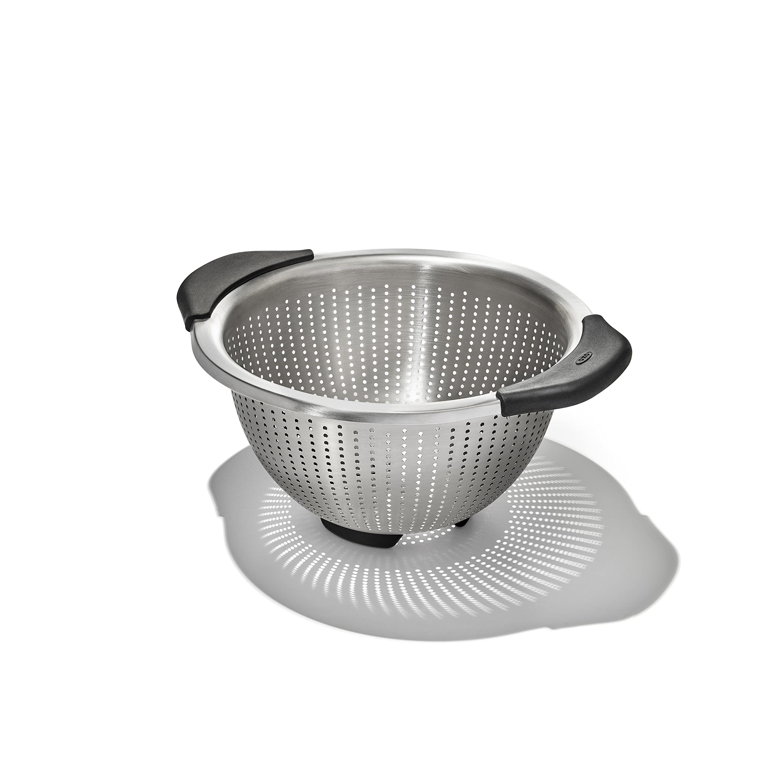 oxo-good-grips-passoire-en-acier-inoxydable-2-8-l-poign-es-antid-rapantes-sur-le image 1