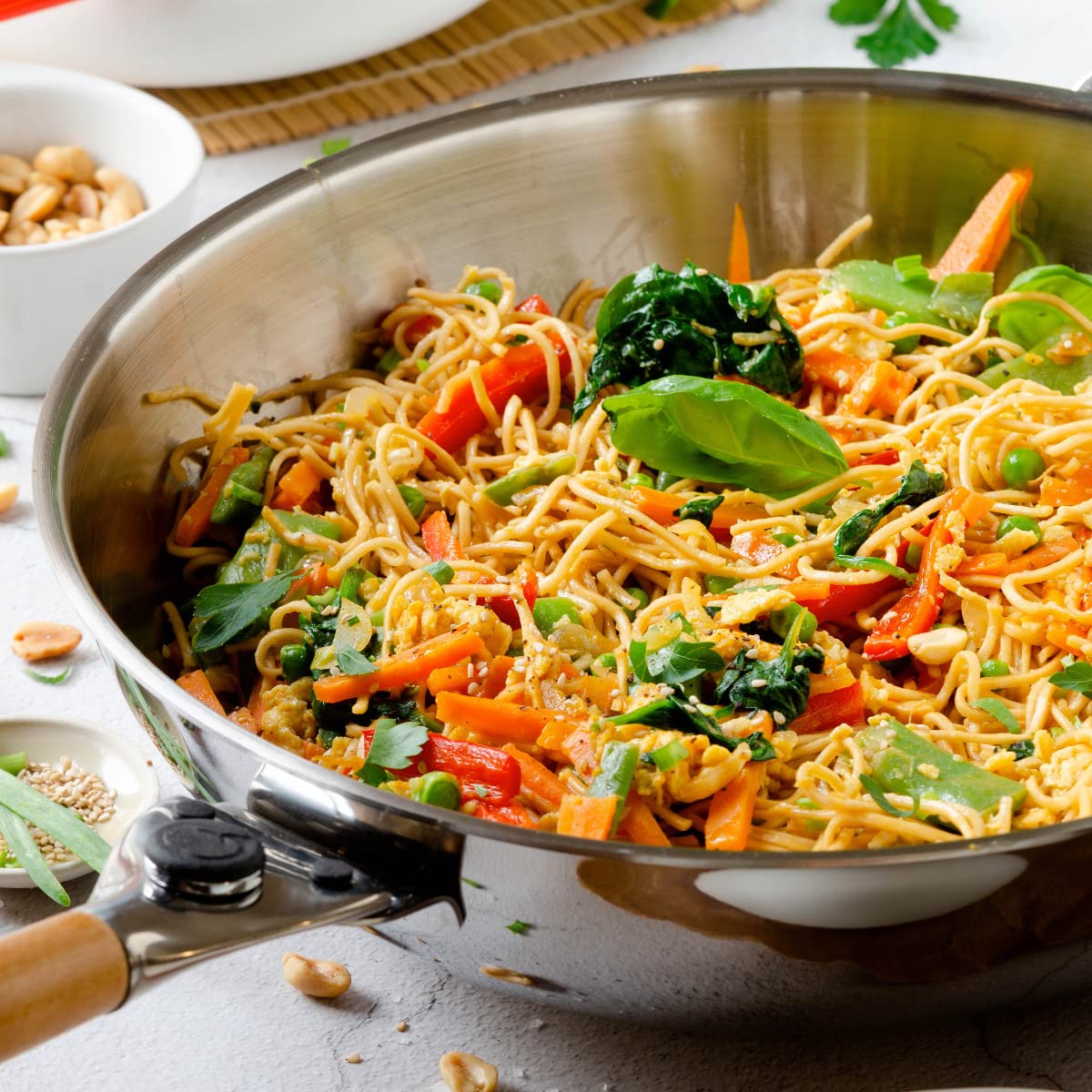 mastrad-f63800-o-wok-gourmet-32-cm-inox-compatible-tous-feux-dont-induction-poig image 3