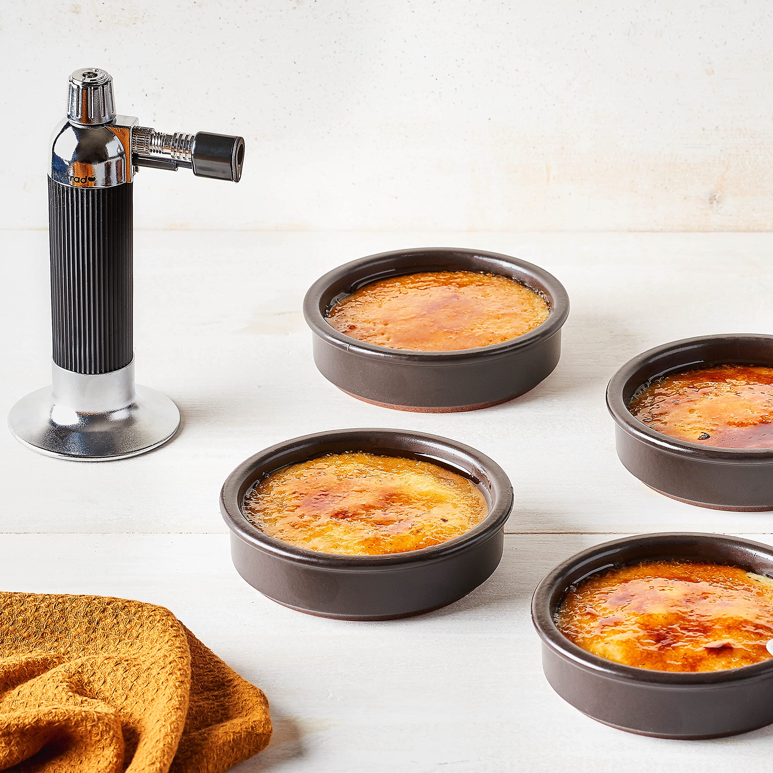 mastrad-coffret-cr-me-br-l-e-1-chalumeau-de-cuisine-flamme-r-glable-et-4-ramequi image 5