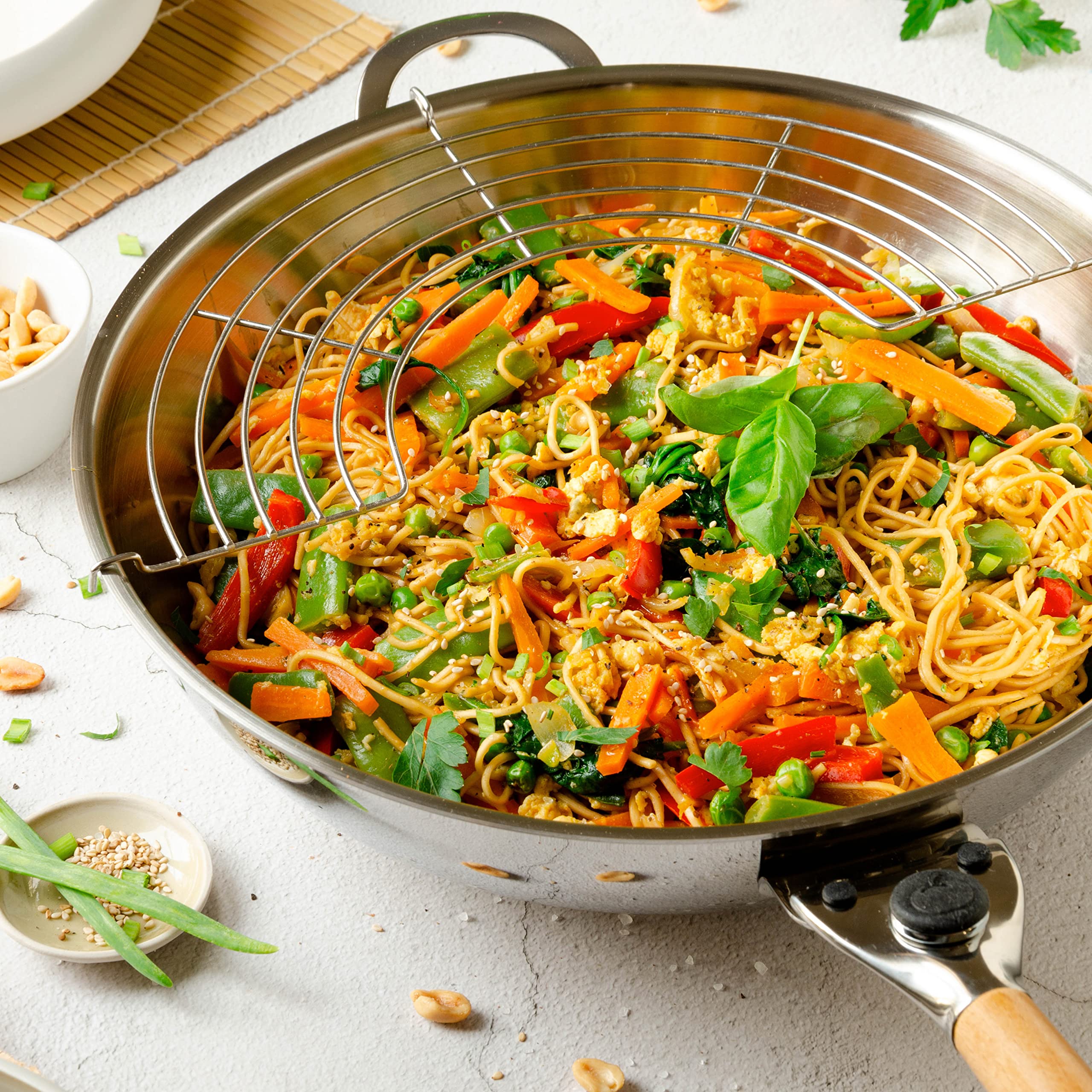 mastrad-f63800-o-wok-gourmet-32-cm-inox-compatible-tous-feux-dont-induction-poig image 2