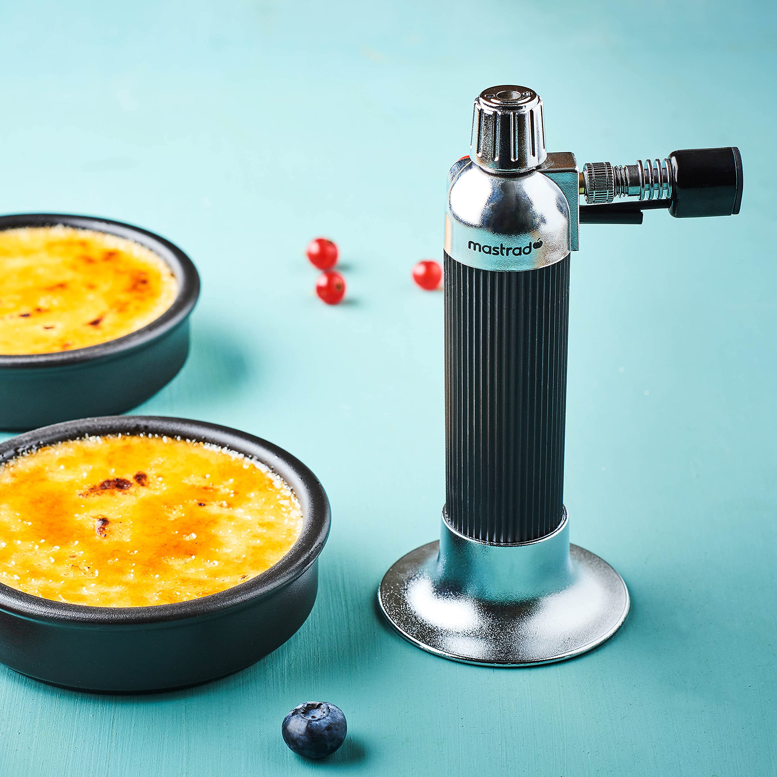 mastrad-coffret-cr-me-br-l-e-1-chalumeau-de-cuisine-flamme-r-glable-et-4-ramequi image 4